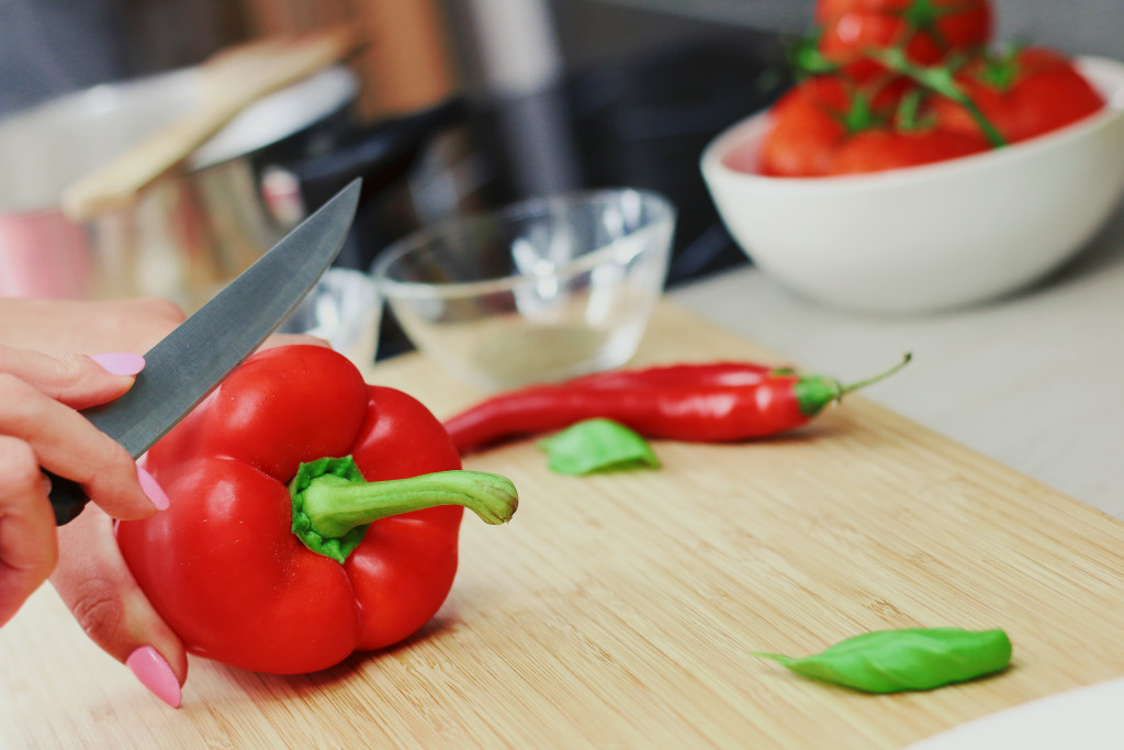 kitchen-cutting-board-cooking-bell-pepper